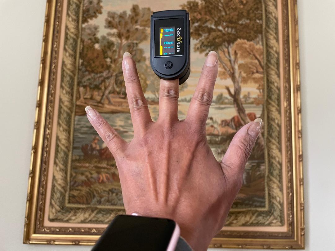 finger pulse oximeter